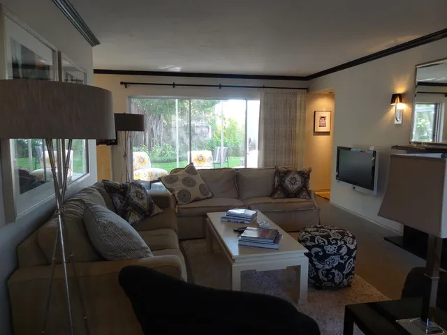 Living area with flat screen TV