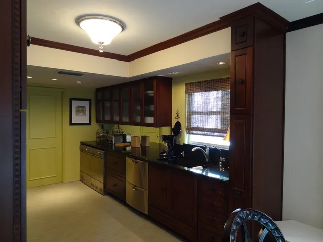 Kitchen also includes full size washer and dryer