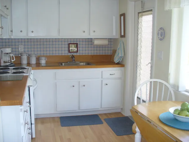 Charming Old Naples Condo photo 3