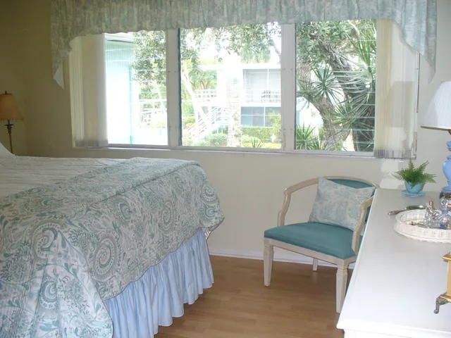 Charming Old Naples Condo photo 4