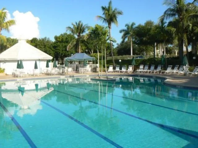 ******BEAUTIFUL STERLING OAKS CONDO**** photo 1