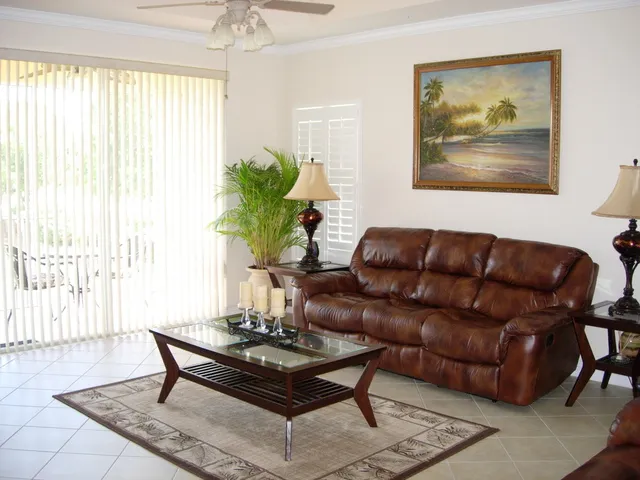 ******BEAUTIFUL STERLING OAKS CONDO**** photo 2
