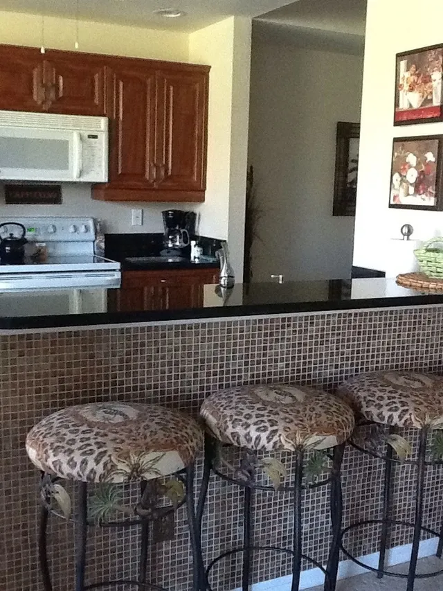 Kitchen bar stool area part of great room