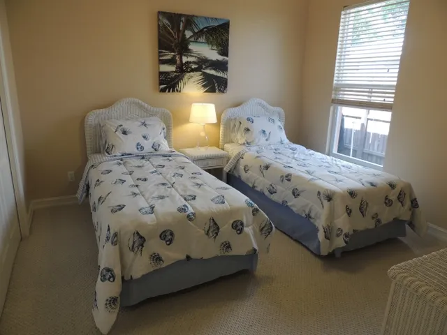 Guest room 2 has two twin beds