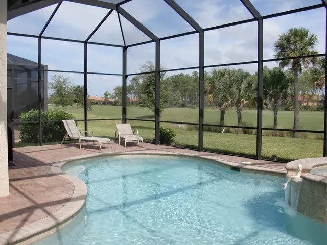 Pool & Waterfall Spa
