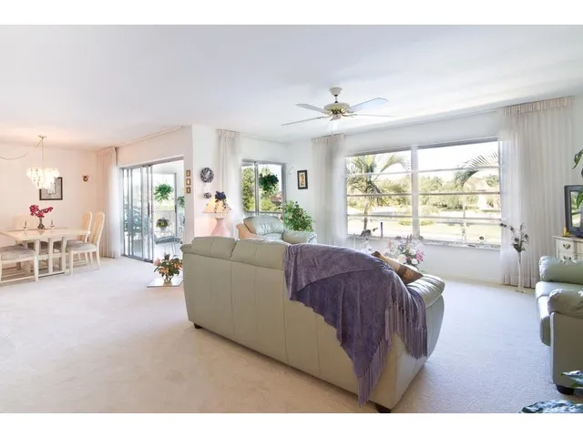 Very bright condo