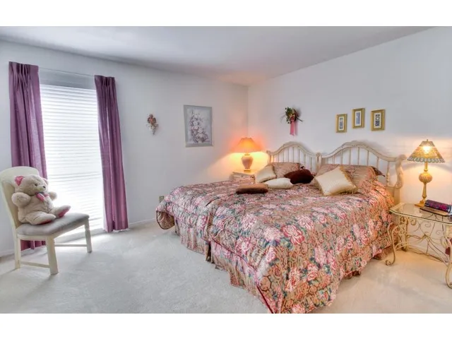 Master Bedroom (King size bed)