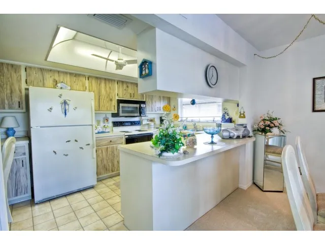 + 2 bed + Luxury Bright Condo + Lake View + Near Everything + photo 8
