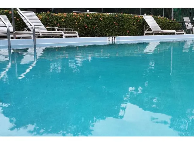 Heated pool, no crocodiles