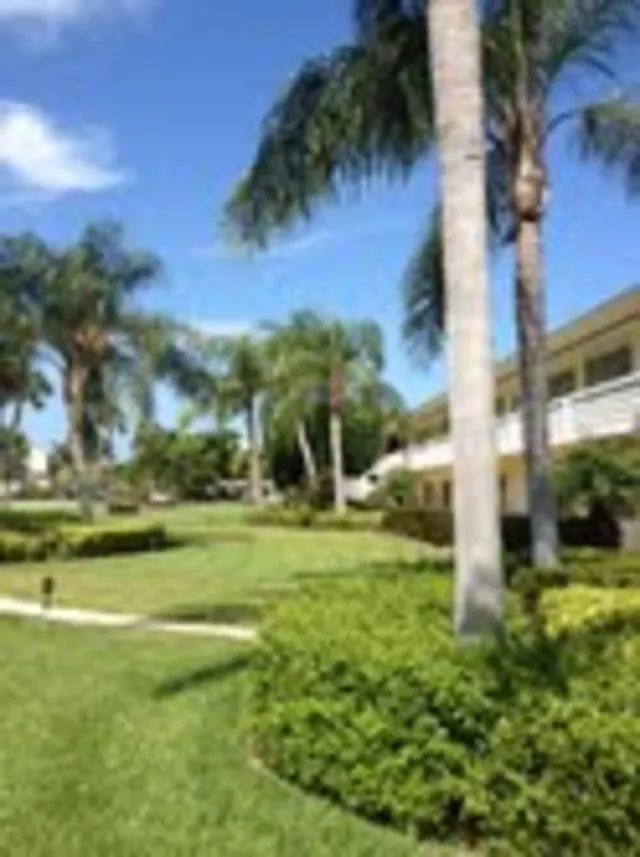 OLDE NAPLES -Walk to Beach-Restaurants - Pool photo 17