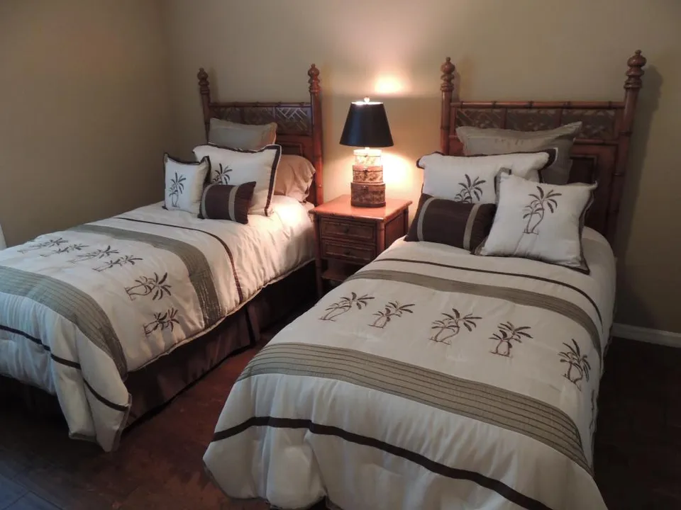 The second guest room features twin beds, this unit also has a laundry room & a 1 car garage