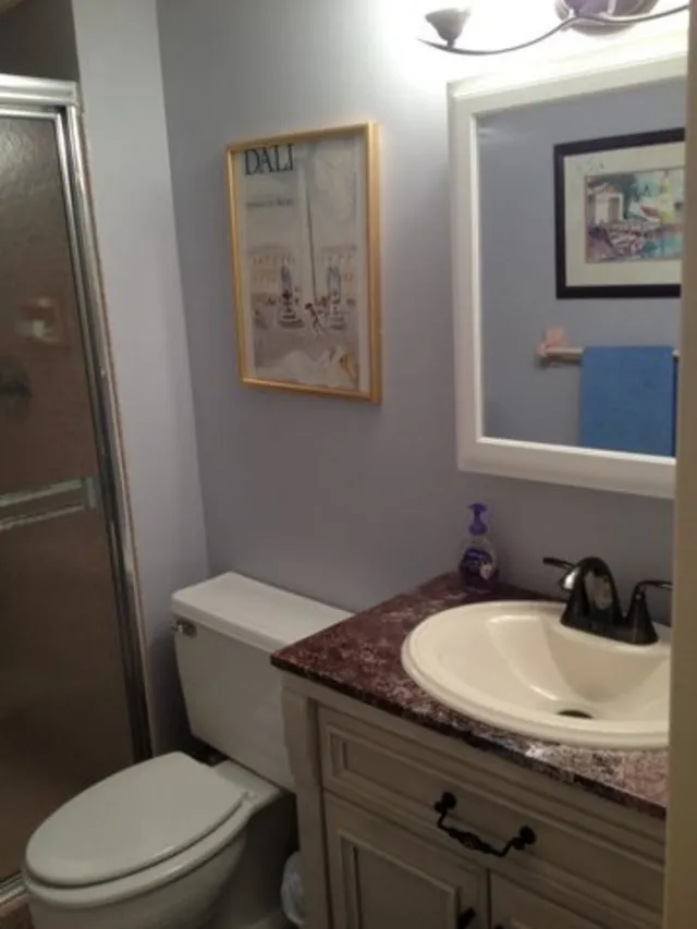  guest bathroom with granite vanity