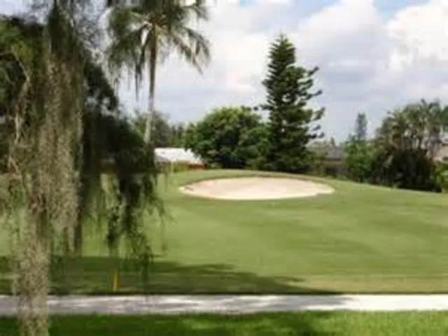 Dont miss the discounted golf in beautiful naples photo 1