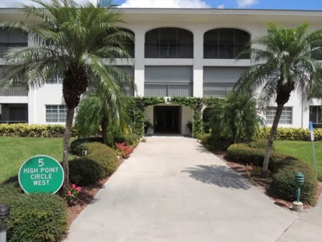 HighPoint Country Club, just minutes from downtown Naples - 9 holes of golf