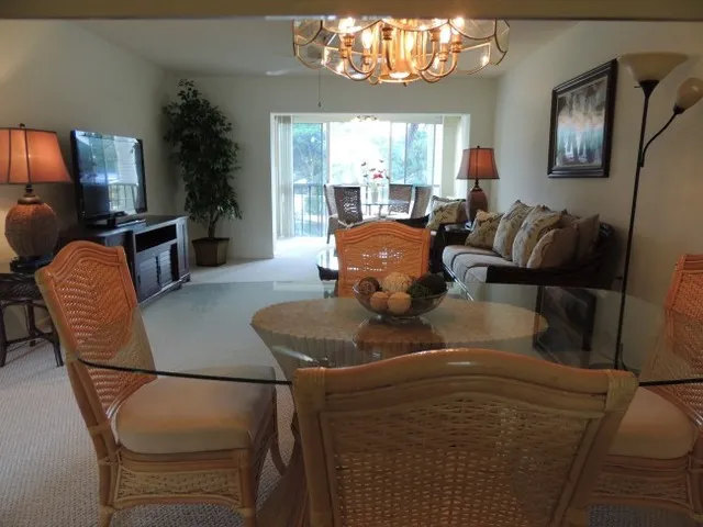 2 bedroom / 2 bath condo is an extended Florida room