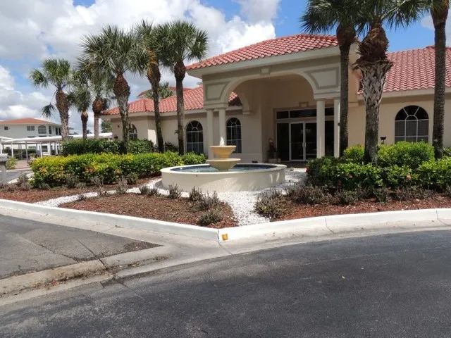 Amenities include golf, tennis, pools, & social activities for everyone