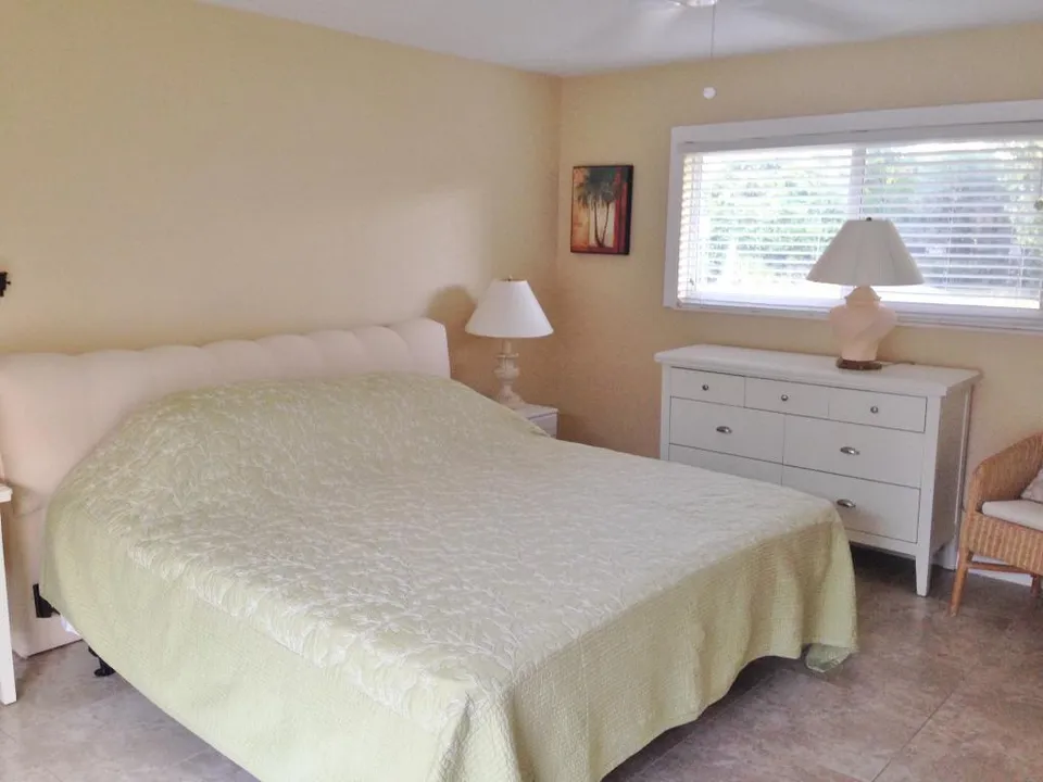 Seasonal 3 bedroom plus den pool home in Old Naples photo 8