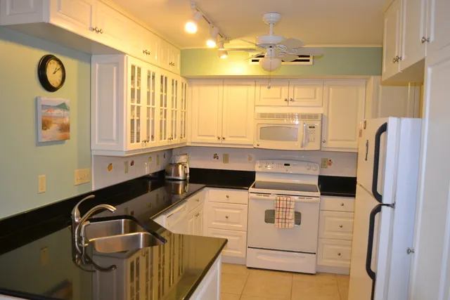 Old Naples Beachfront 2Br 2Ba photo 6