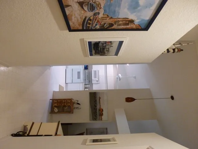 Entrance to villa / foyer