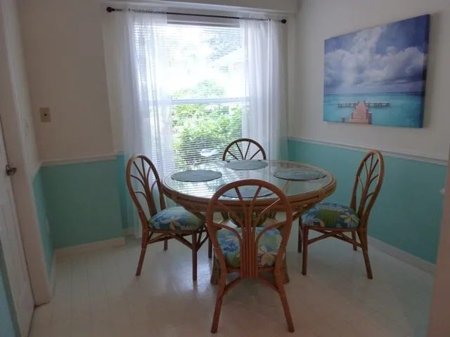 Sunny Breakfast room