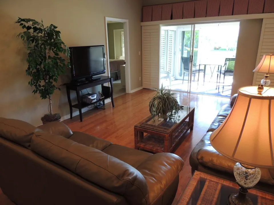 Pool side villa less than 3 miles to Vanderbilt Beach
