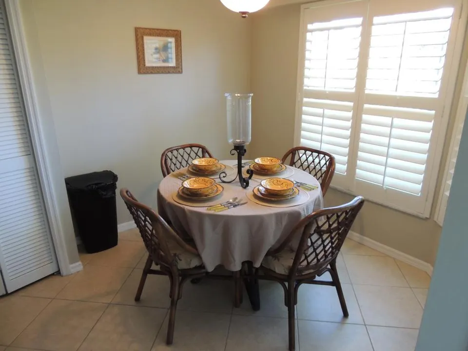 Breafast nook has bay windows perfect to let the natural Naples sunlight in