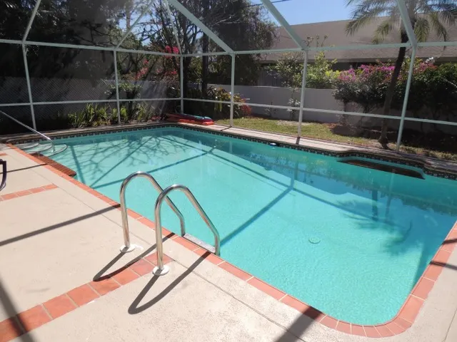 This home is less than a mile to Vanderbilt Beach & bikes are provided!