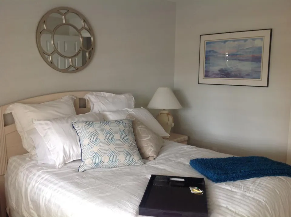 Guest bedroom with queen sized bed