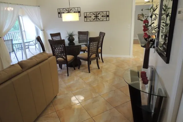 Spacious 2 bedroom / 2 bath unit