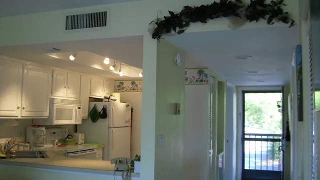 MY KITCHEN W/ GLASS TOP STOVE,ICEMAKER,D/W/MICRO & WASHER/DRYER BY ENTRY