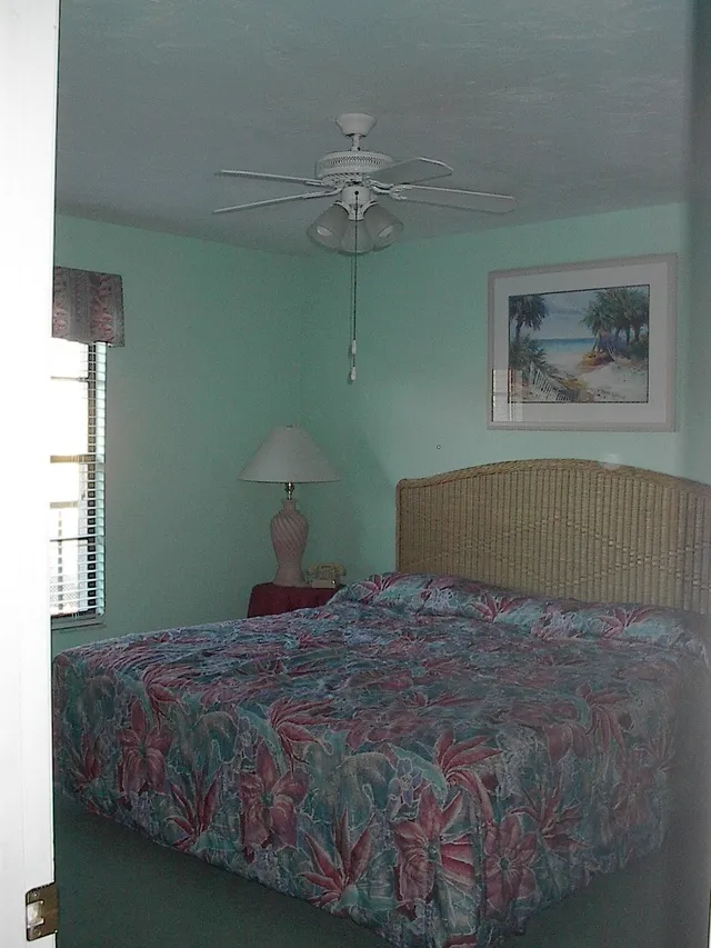 M.BDRM HAS A KING BED & PRIVATE ADJOINING FULL BATH & LARGE WALK-IN CLOSET