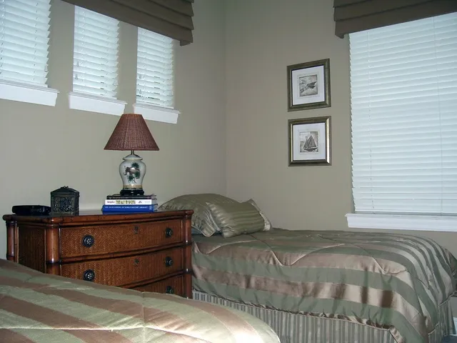 Third bedroom with twin beds