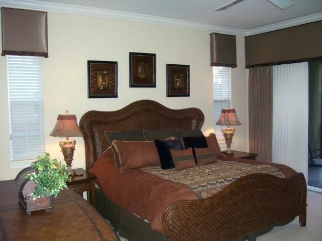 Master Bedroom w/Walk in closet and huge private bath