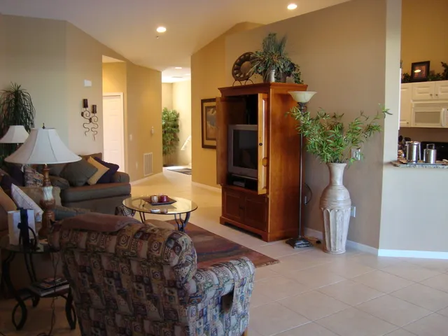 Vaulted ceilings in living room and kitchen