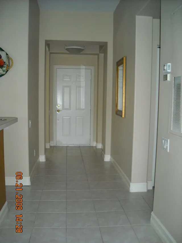 Foyer/Front entrance doorway