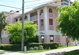Low rise condo 3 blocks from Vanderbilt Beach