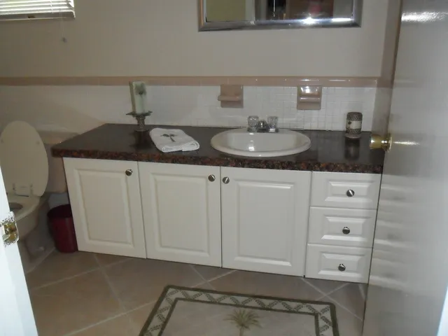 Master Bath Tub/Shower
Separate dressing area with  extra sink