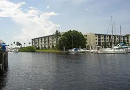 Weekly Rental, By  Beach, On Water, off 5th Ave, photo 3