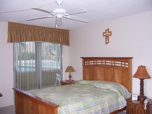 Master Bedroom, Queen size bed.