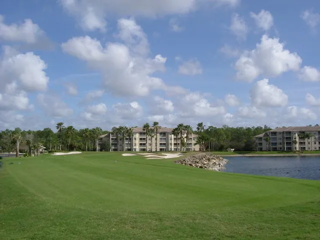 NAPLES GOLF COMMUNITY CONDO photo 1