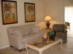 Beautiful Remodeled Condo, walk to shops/dining photo 1