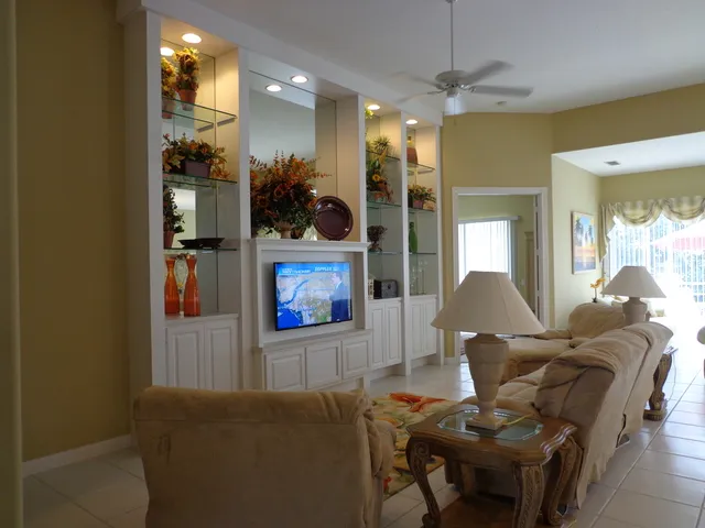 IslandWalk North Naples: Furnished Single Family photo 10