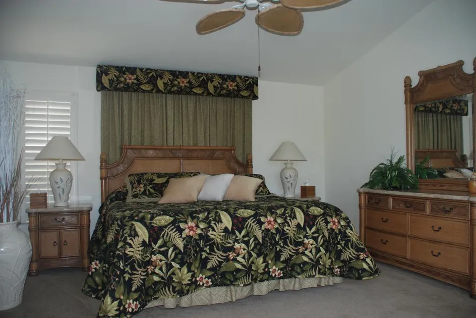 The Flamingo - Master King Bedroom