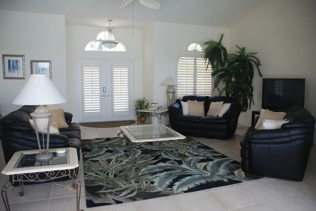 The Flamingo - Living Room