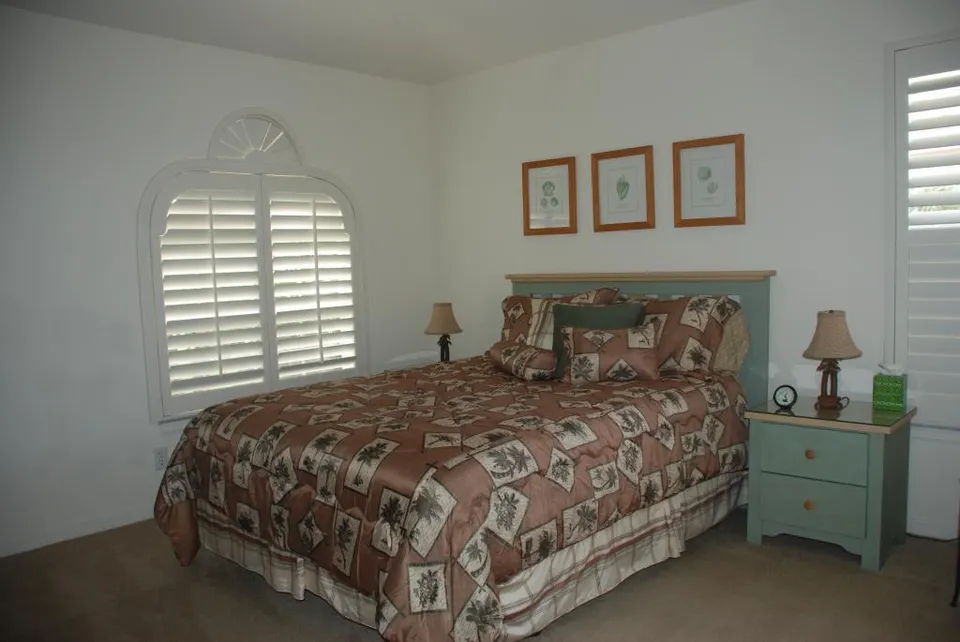 The Flamingo - Queen Bedroom