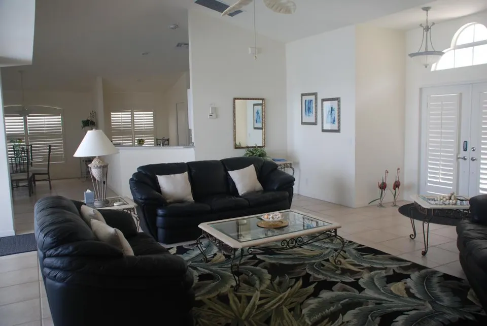The Flamingo - Living Room