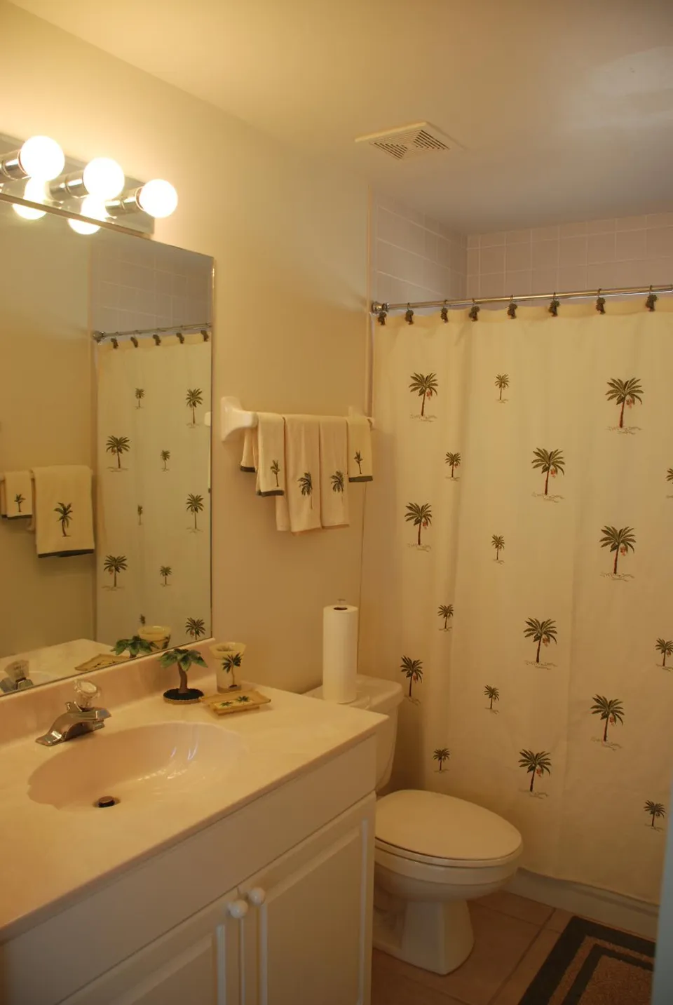 The Flamingo - Full Bath
