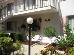 WOW!!! $2000 March Special! -- Charmer Close to 5th! photo 4