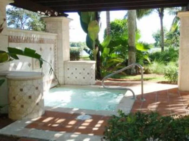 ***BEAUTIFUL  NAPLES TURNKEY  CONDO *** photo 1