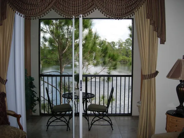 ***BEAUTIFUL  NAPLES TURNKEY  CONDO *** photo 13